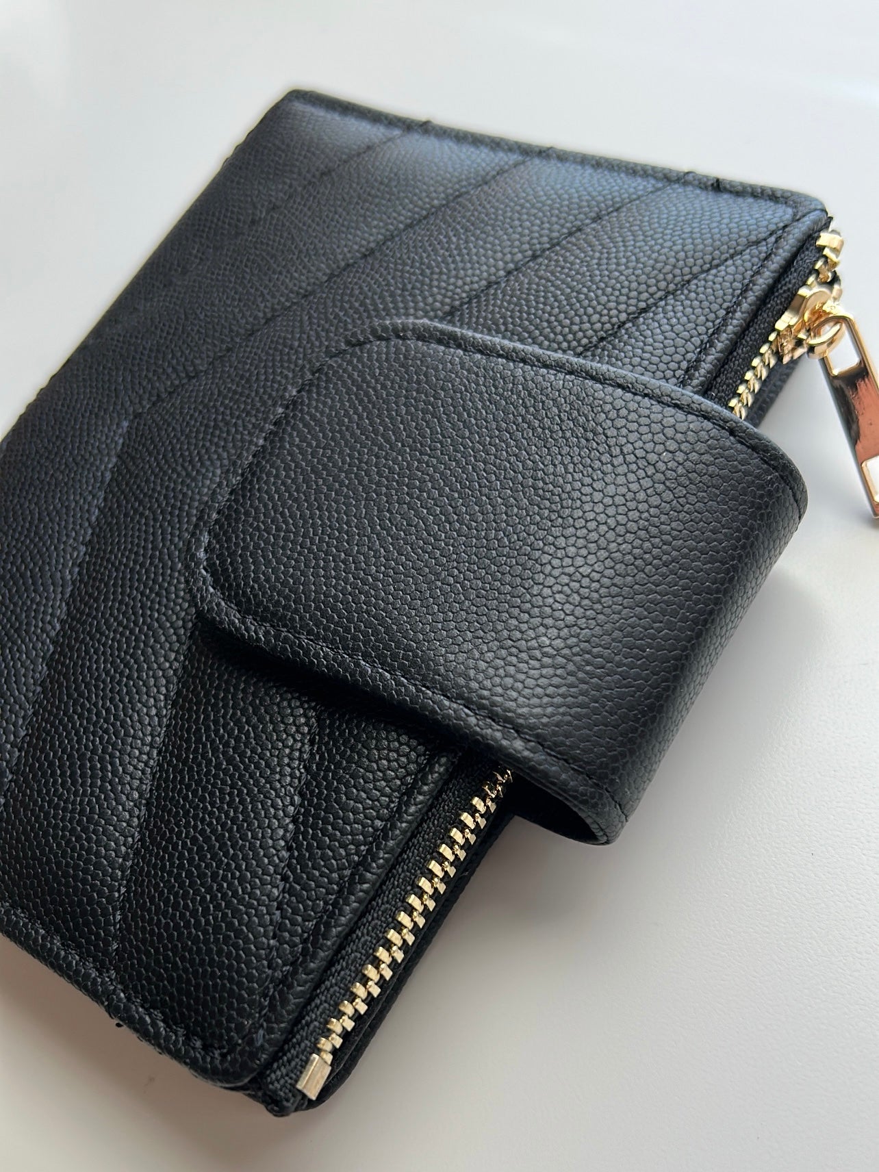 black quilted caviar passport TN w/zipper