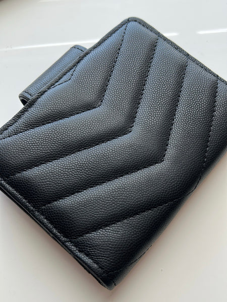 black quilted caviar passport TN w/zipper